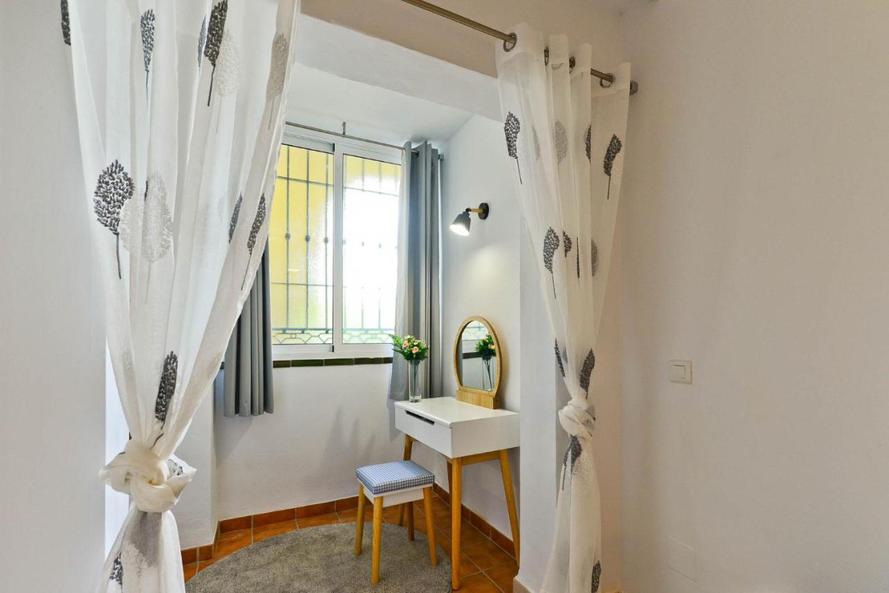 Refurbished 2-Bed Apartment Burriana Beach. Nerja Exterior foto