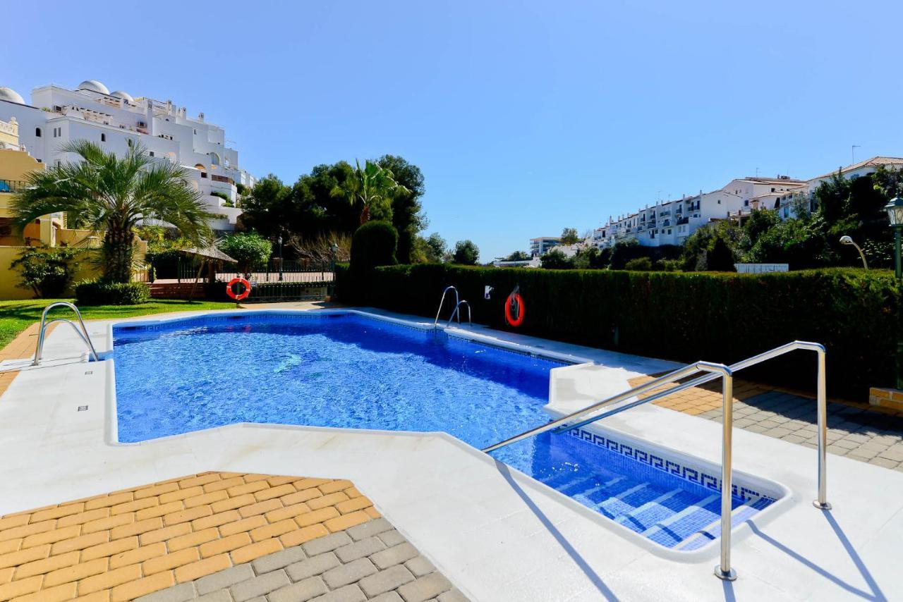 Refurbished 2-Bed Apartment Burriana Beach. Nerja Exterior foto