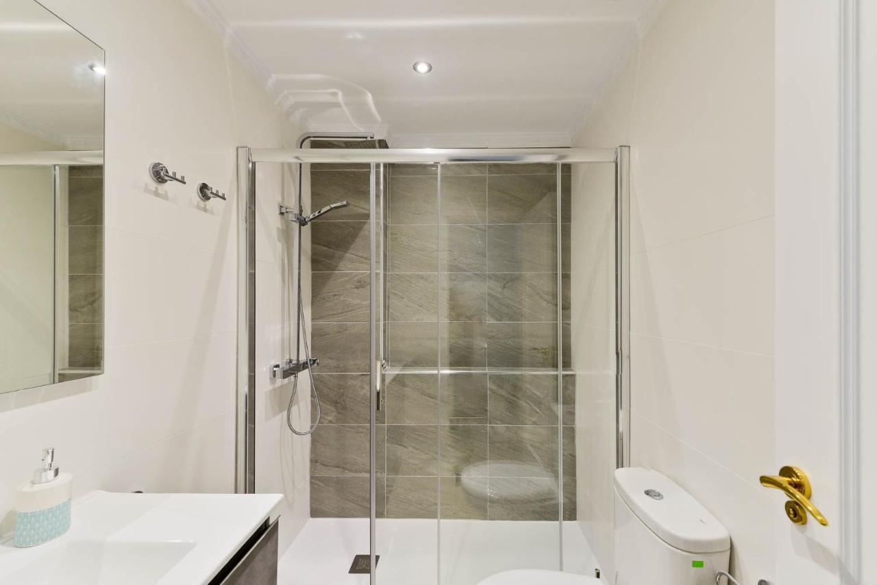 Refurbished 2-Bed Apartment Burriana Beach. Nerja Exterior foto