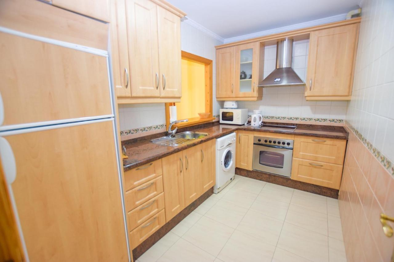 Refurbished 2-Bed Apartment Burriana Beach. Nerja Exterior foto